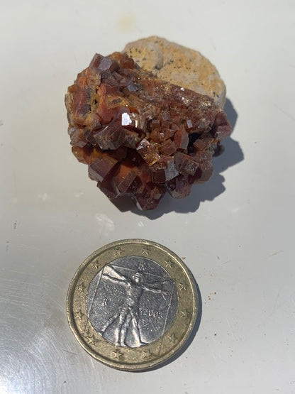 Vanadinite, spécimen brut et naturel - 38 x 33 x 20 mm - 34,3 gr.