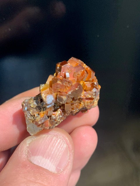 Vanadinite, spécimen brut et naturel - 38 x 33 x 20 mm - 34,3 gr.