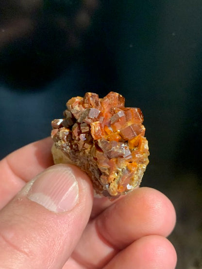 Vanadinite, spécimen brut et naturel - 38 x 33 x 20 mm - 34,3 gr.