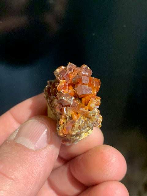 Vanadinite, spécimen brut et naturel - 38 x 33 x 20 mm - 34,3 gr.
