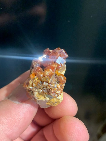 Vanadinite, spécimen brut et naturel - 38 x 33 x 20 mm - 34,3 gr.