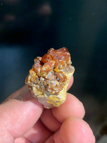 Vanadinite, spécimen brut et naturel - 38 x 33 x 20 mm - 34,3 gr.