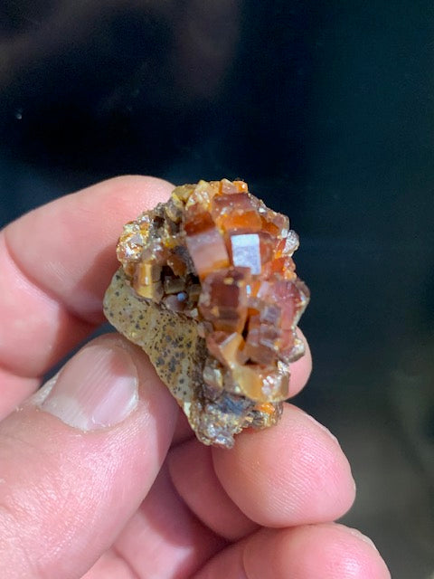Vanadinite, spécimen brut et naturel - 38 x 33 x 20 mm - 34,3 gr.