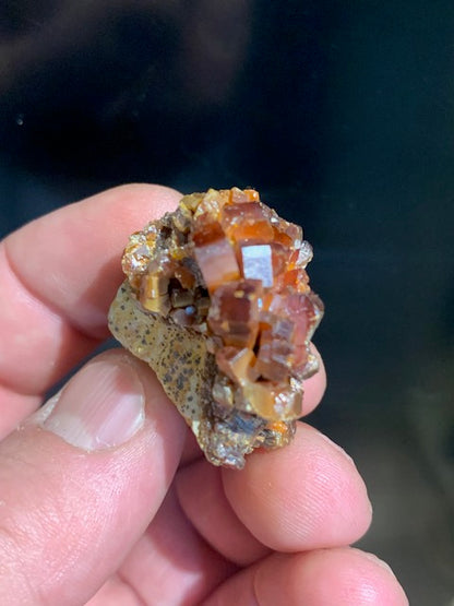 Vanadinite, spécimen brut et naturel - 38 x 33 x 20 mm - 34,3 gr.