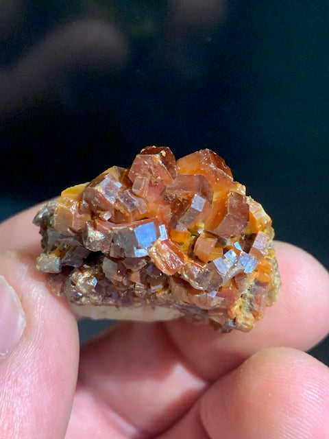 Vanadinite, spécimen brut et naturel - 38 x 33 x 20 mm - 34,3 gr.