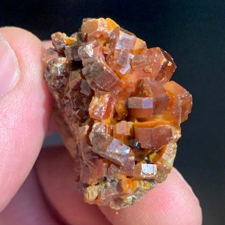 Vanadinite, spécimen brut et naturel - 38 x 33 x 20 mm - 34,3 gr.
