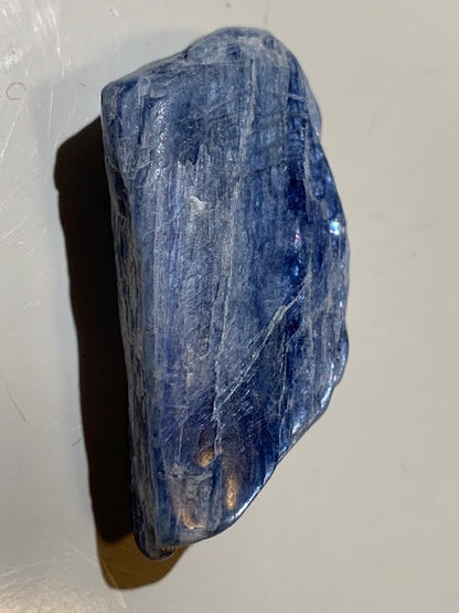 Cyanite disthène, spécimen naturel - 50 x 24 x 12 mm - 33,2 gr.