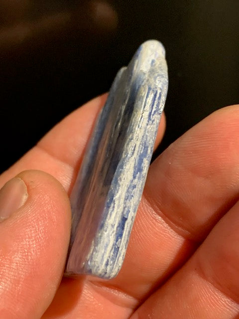 Cyanite disthène, spécimen naturel - 52 x 24 x 7  mm - 20,5 gr.