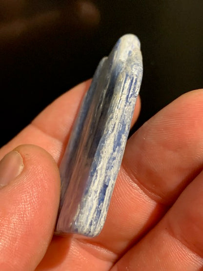 Cyanite disthène, spécimen naturel - 52 x 24 x 7  mm - 20,5 gr.