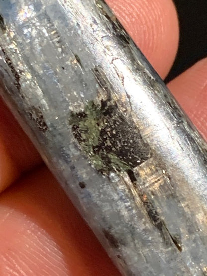 Cyanite disthène, spécimen naturel - 54 x 16 x 9 mm - 21 gr.