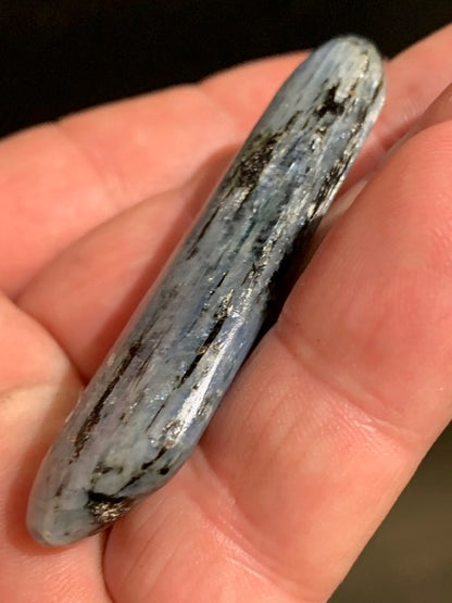 Cyanite disthène, spécimen naturel - 54 x 16 x 9 mm - 21 gr.