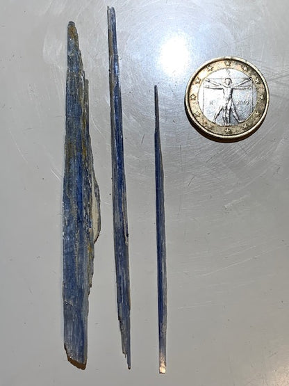 Cyanite disthène, spécimen naturel - 93 x 10 x 3 mm - 6 gr. pour le lot