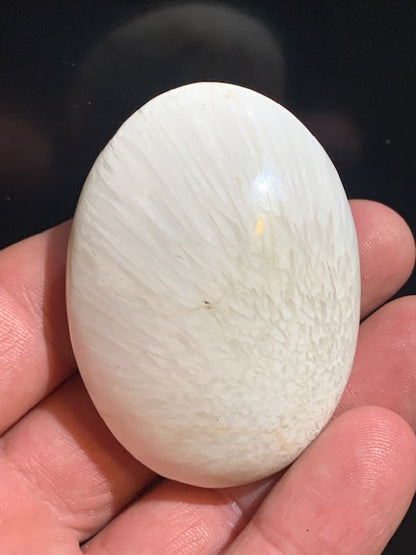 Scolécite (famille des zéolites) – Galet de qualité AA à AAA - 60 x 44 x 25 mm - 74,8 gr.