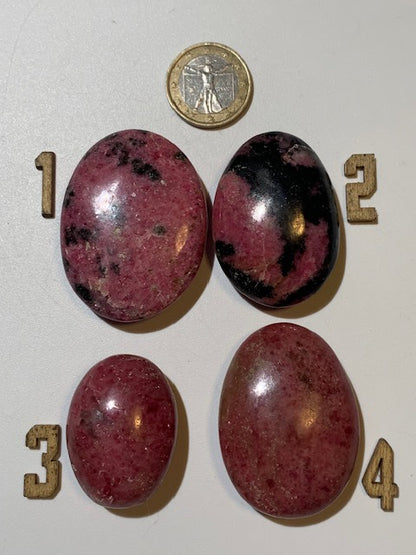 Rhodonite - 4 galets au choix - 45 x 35 x 15 mm environ - Qualité AA à AAA
