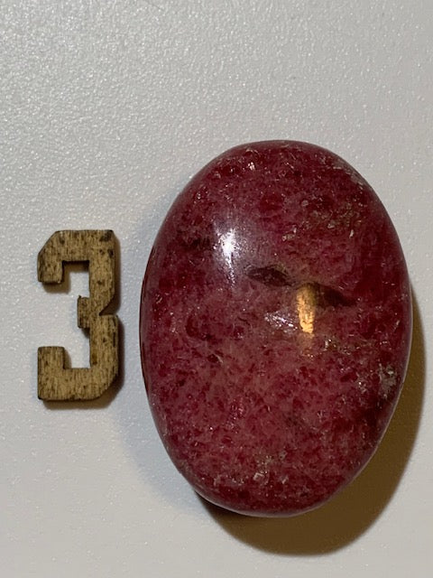 Rhodonite - 4 galets au choix - 45 x 35 x 15 mm environ - Qualité AA à AAA