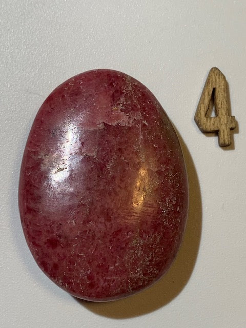 Rhodonite - 4 galets au choix - 45 x 35 x 15 mm environ - Qualité AA à AAA