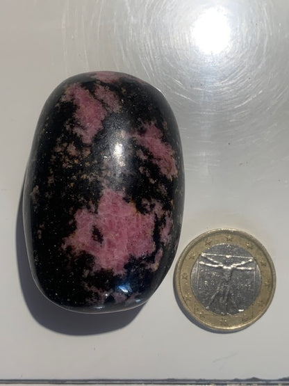 Rhodonite - galet dit 'Jumbo' - 50 x 34 x 26 mm - 96,4 gr - Qualité AA