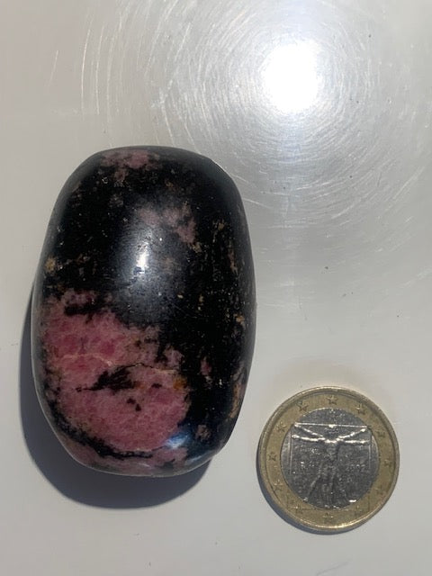 Rhodonite - galet dit 'Jumbo' - 50 x 34 x 26 mm - 96,4 gr - Qualité AA