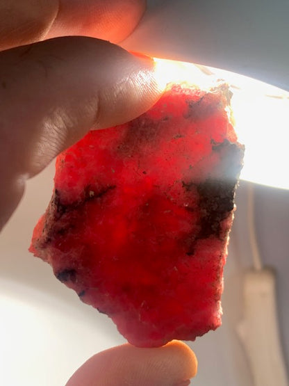 Rhodonite - spécimen brute, petite plaque - 64 x 44 x 7 mm - 40 gr - Qualité AAA