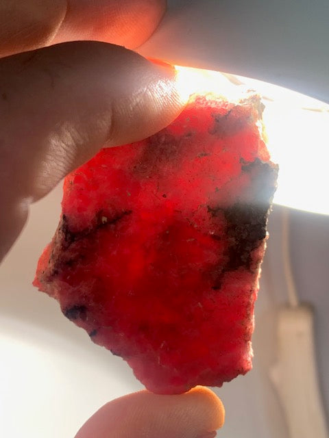 Rhodonite - spécimen brute, petite plaque - 64 x 44 x 7 mm - 40 gr - Qualité AAA