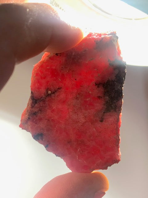Rhodonite - spécimen brute, petite plaque - 64 x 44 x 7 mm - 40 gr - Qualité AAA