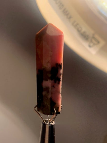 Rhodonite – 4 petites pointes/lasers au choix – environ 30 mm x 8 mm de diamètre – Qualité AA à AAA – Parfaites pour la création de pendentifs