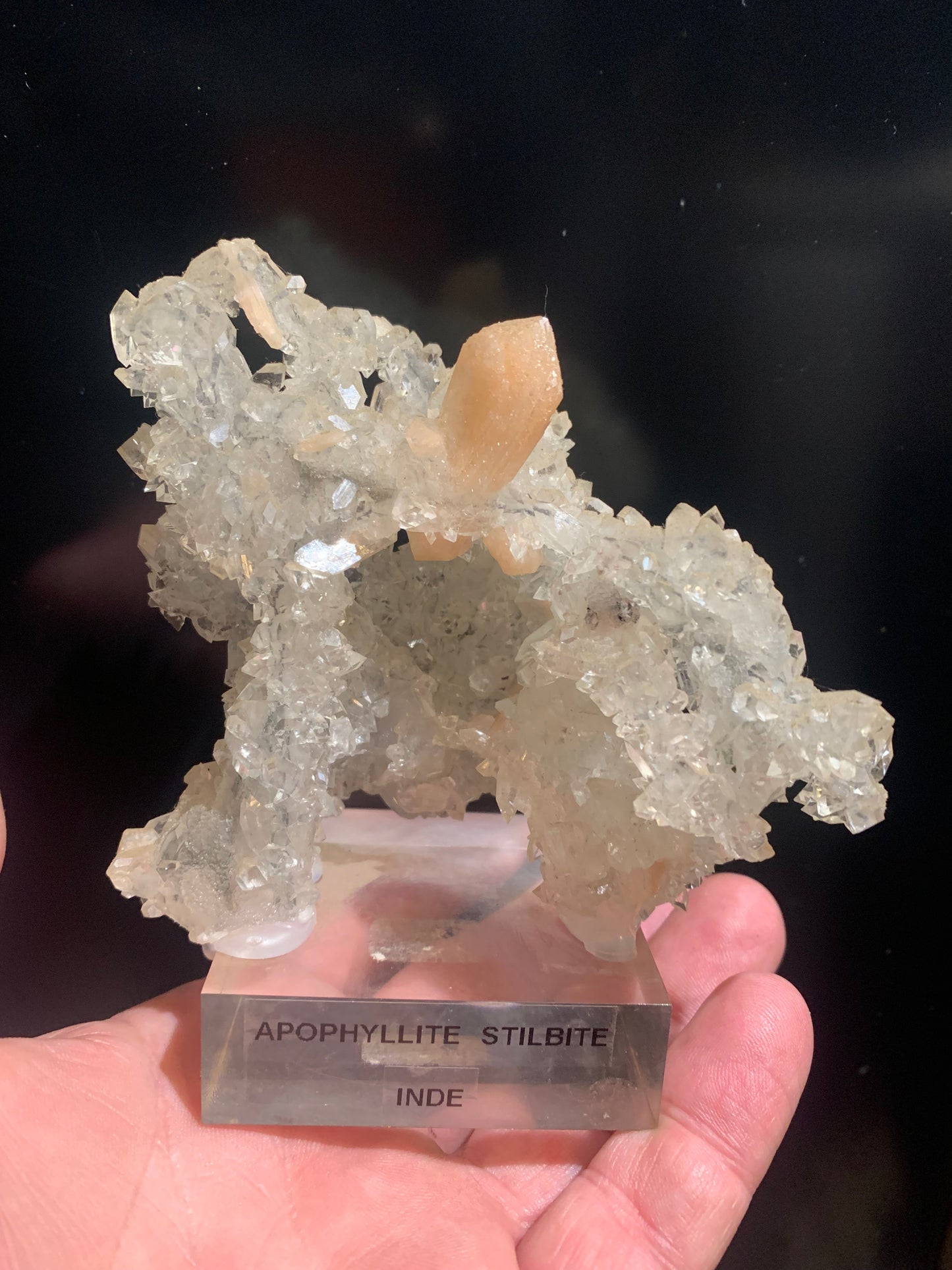 Apophyllite avec Stilbite sur socle – Superbe spécimen naturel, pièce de collection - 📽️ Vidéo disponible