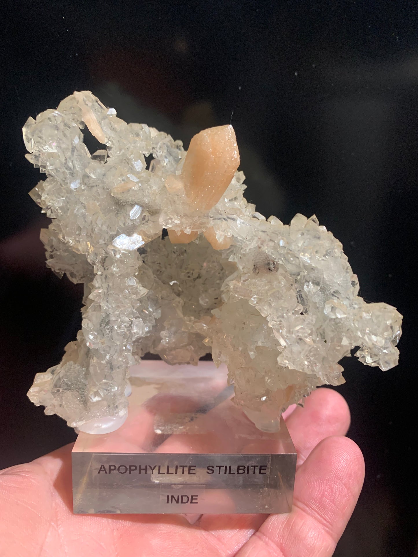 Apophyllite avec Stilbite sur socle – Superbe spécimen naturel, pièce de collection - 📽️ Vidéo disponible