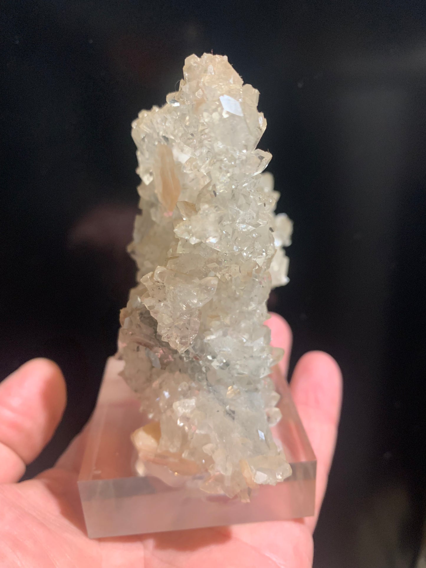 Apophyllite avec Stilbite sur socle – Superbe spécimen naturel, pièce de collection - 📽️ Vidéo disponible