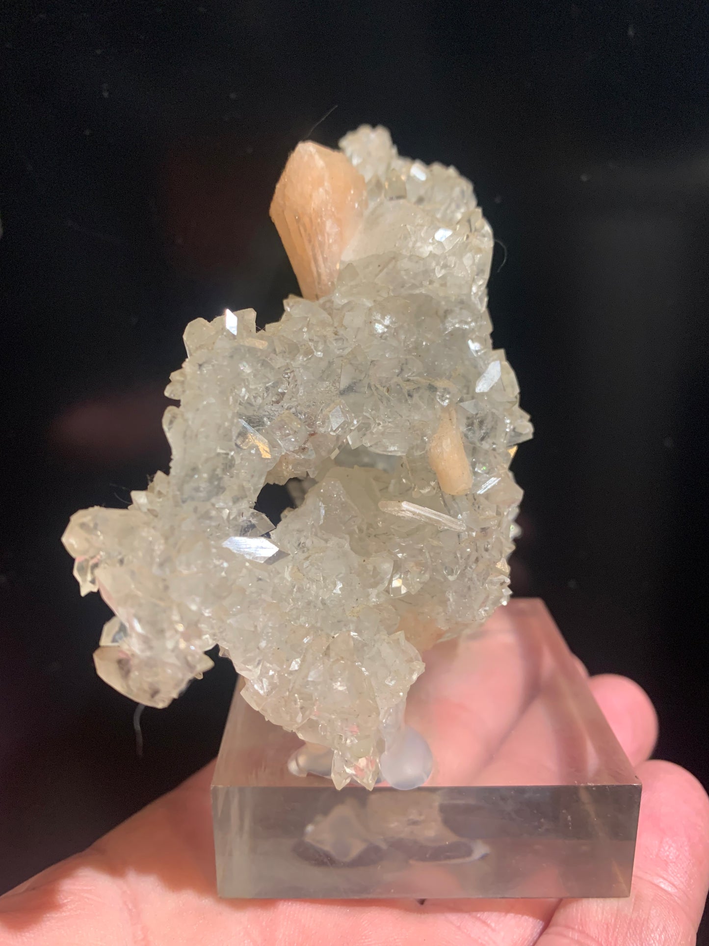 Apophyllite avec Stilbite sur socle – Superbe spécimen naturel, pièce de collection - 📽️ Vidéo disponible