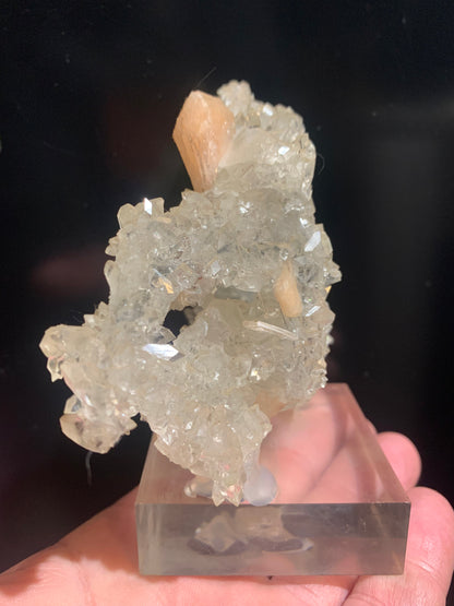 Apophyllite avec Stilbite sur socle – Superbe spécimen naturel, pièce de collection - 📽️ Vidéo disponible