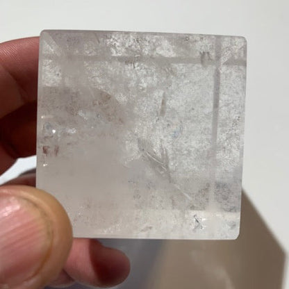 Cube en cristal de roche, un des 5 Solides de Platon - 45 mm/ 224 gr. - Qualité A à AAA