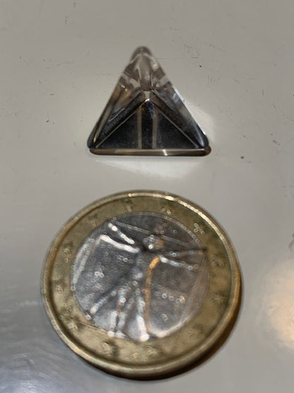 Tétraèdre en cristal de roche, un des 5 Solides de Platon - 17 mm/ 2,4 gr. - Qualité A à AAA