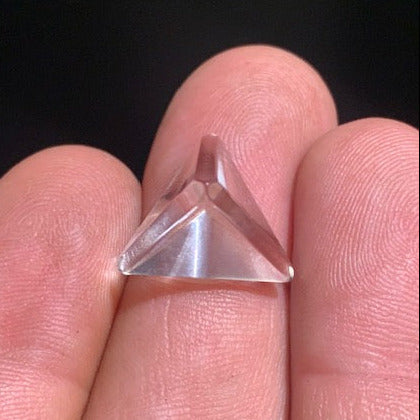Tétraèdre en cristal de roche, un des 5 Solides de Platon - 17 mm/ 2,4 gr. - Qualité A à AAA