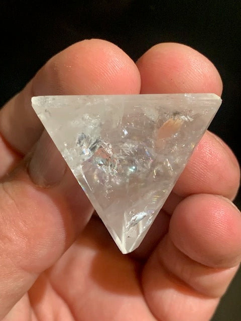 Tétraèdre en cristal de roche, un des 5 Solides de Platon - 36 mm/ 19,7 gr. - Qualité A à AAA