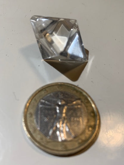 Octaèdre en cristal de roche, un des 5 Solides de Platon - ± 18 mm/ 6,4 gr. - Qualité A à AAA