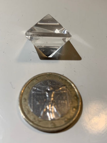 Octaèdre en cristal de roche, un des 5 Solides de Platon - ± 18 mm/ 6,4 gr. - Qualité A à AAA