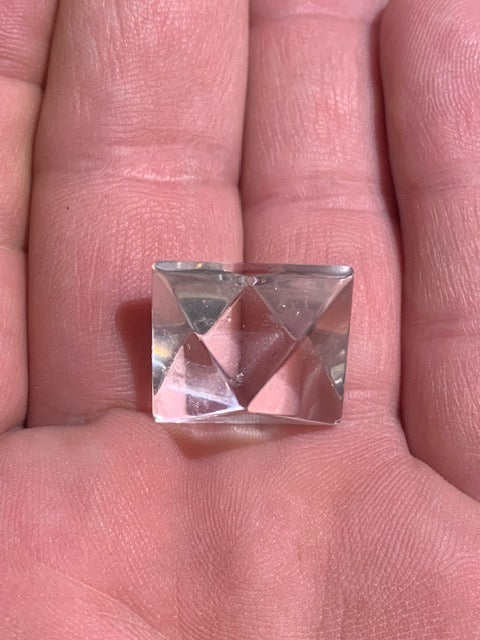 Octaèdre en cristal de roche, un des 5 Solides de Platon - ± 18 mm/ 6,4 gr. - Qualité A à AAA