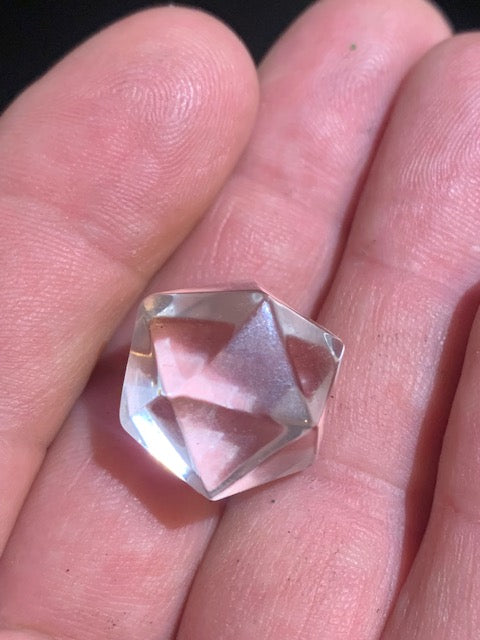 Icosaèdre en cristal de roche, un des 5 Solides de Platon - ± 17 mm/ 4,4 gr. - Qualité A à AAA