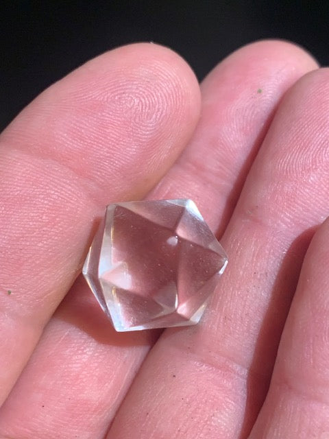 Icosaèdre en cristal de roche, un des 5 Solides de Platon - ± 17 mm/ 4,4 gr. - Qualité A à AAA