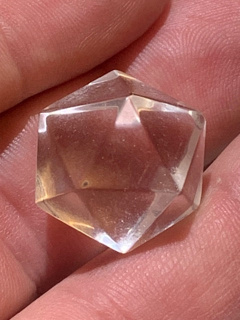 Icosaèdre en cristal de roche, un des 5 Solides de Platon - ± 17 mm/ 4,4 gr. - Qualité A à AAA