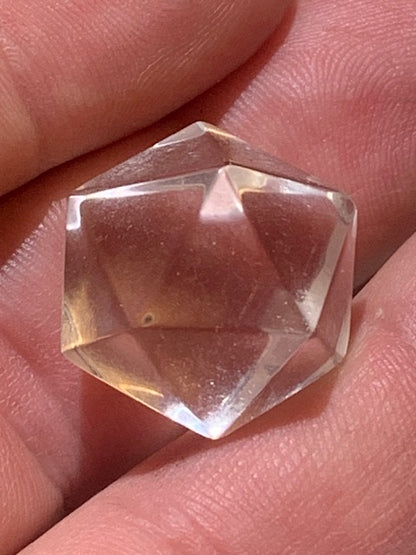 Icosaèdre en cristal de roche, un des 5 Solides de Platon - ± 17 mm/ 4,4 gr. - Qualité A à AAA