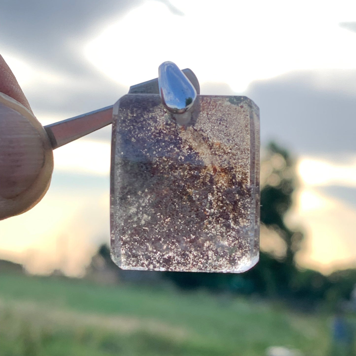 Cristal de roche/ Quartz Lodolite, quartz Chaman ou quartz jardin ! Pendentif en Argent, 36 mm de hauteur x 24 x 10 - 14,8 gr.. Vendu avec cordon réglable de couleur noire !