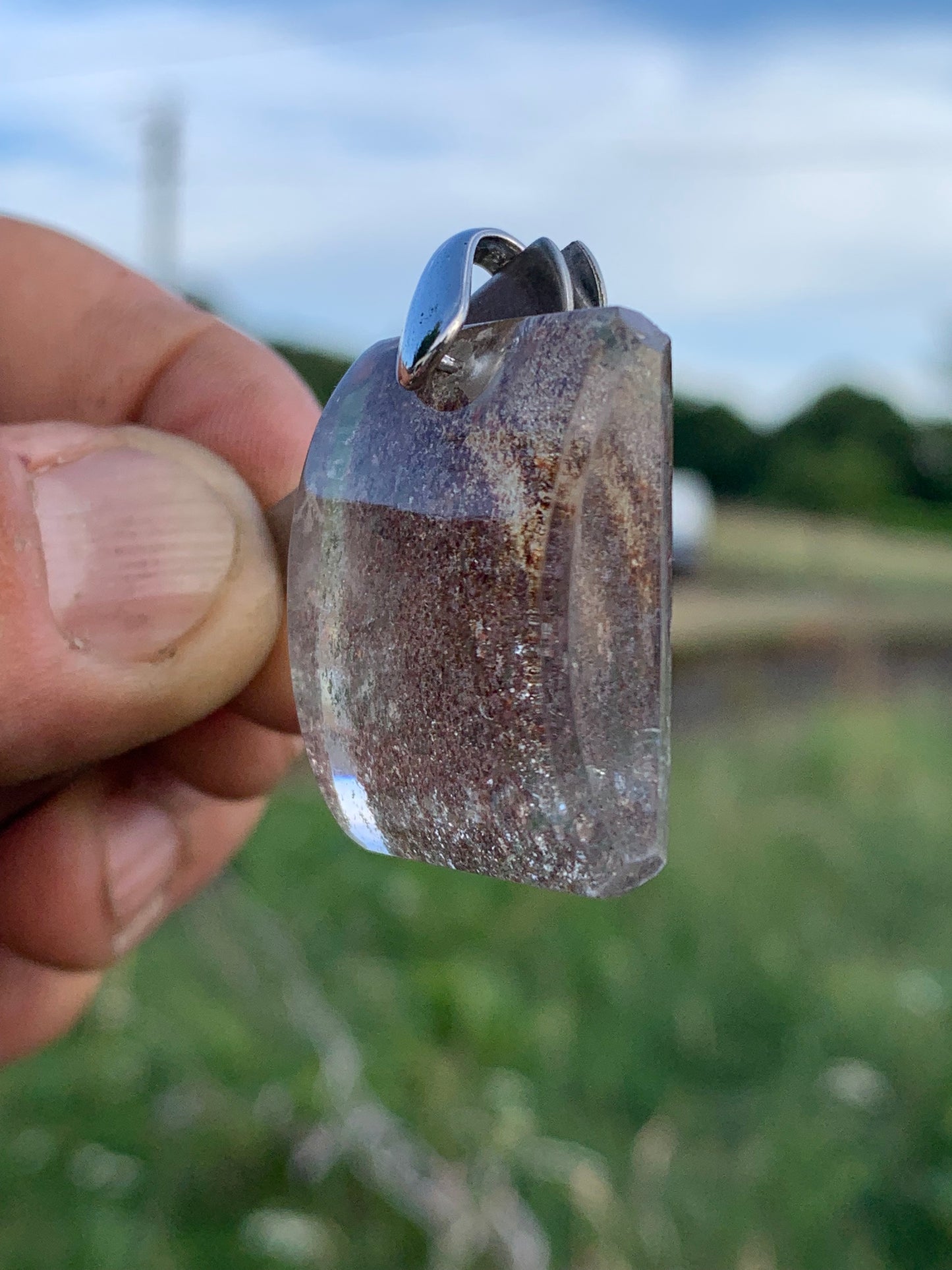 Cristal de roche/ Quartz Lodolite, quartz Chaman ou quartz jardin ! Pendentif en Argent, 36 mm de hauteur x 24 x 10 - 14,8 gr.. Vendu avec cordon réglable de couleur noire !