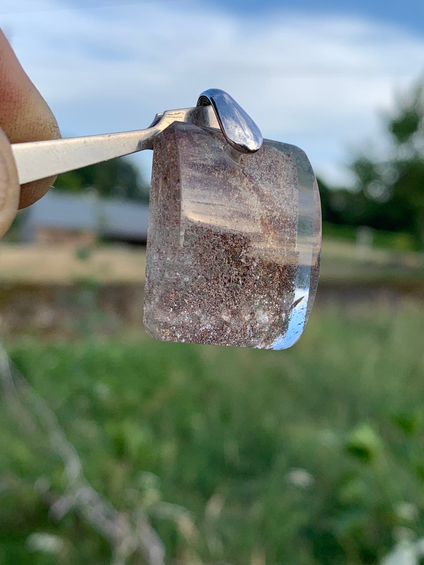 Cristal de roche/ Quartz Lodolite, quartz Chaman ou quartz jardin ! Pendentif en Argent, 36 mm de hauteur x 24 x 10 - 14,8 gr.. Vendu avec cordon réglable de couleur noire !