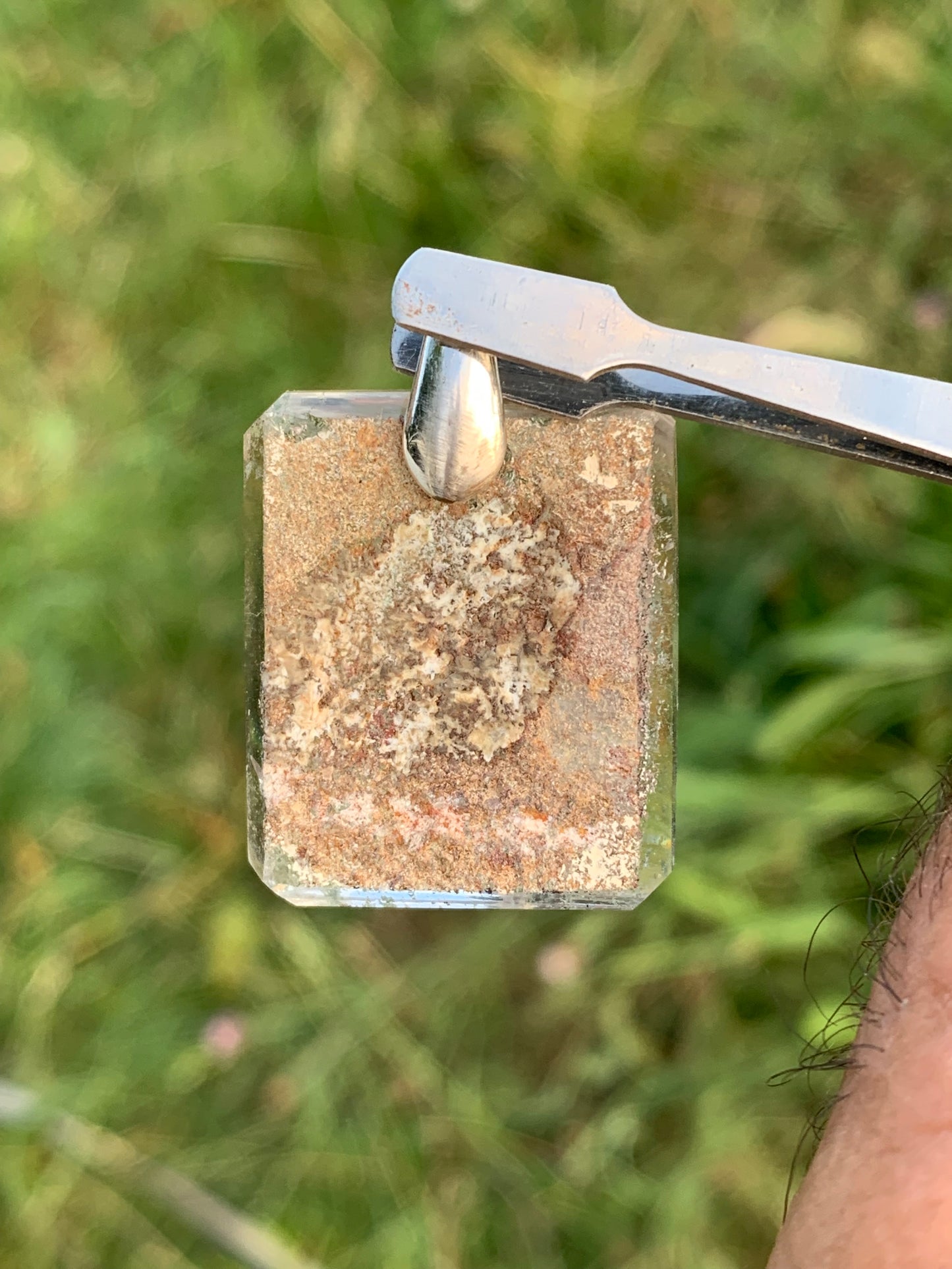 Cristal de roche/ Quartz Lodolite, quartz Chaman ou quartz jardin ! Pendentif en Argent, 36 mm de hauteur x 24 x 10 - 14,8 gr.. Vendu avec cordon réglable de couleur noire !