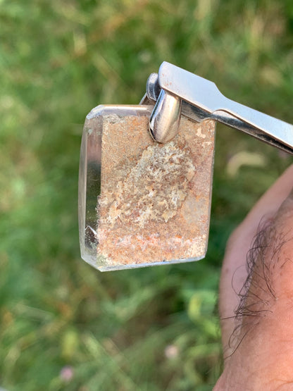 Cristal de roche/ Quartz Lodolite, quartz Chaman ou quartz jardin ! Pendentif en Argent, 36 mm de hauteur x 24 x 10 - 14,8 gr.. Vendu avec cordon réglable de couleur noire !
