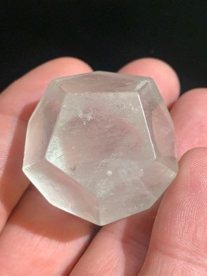 Dodécaèdre en cristal de roche, un des 5 Solides de Platon - 37 mm/ 50 gr. - Qualité A à AAA