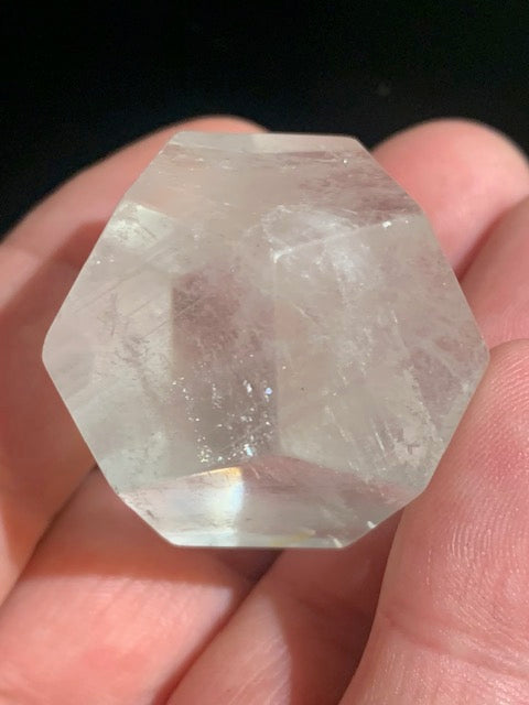 Dodécaèdre en cristal de roche, un des 5 Solides de Platon - 37 mm/ 50 gr. - Qualité A à AAA