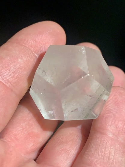Dodécaèdre en cristal de roche, un des 5 Solides de Platon - 37 mm/ 50 gr. - Qualité A à AAA